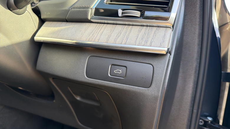 Volvo XC90 2.0 B5P Plus Edition Dark 5dr AWD Geartronic Petrol Estate